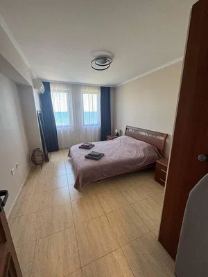 Chambre; carrelage, lumière naturelle