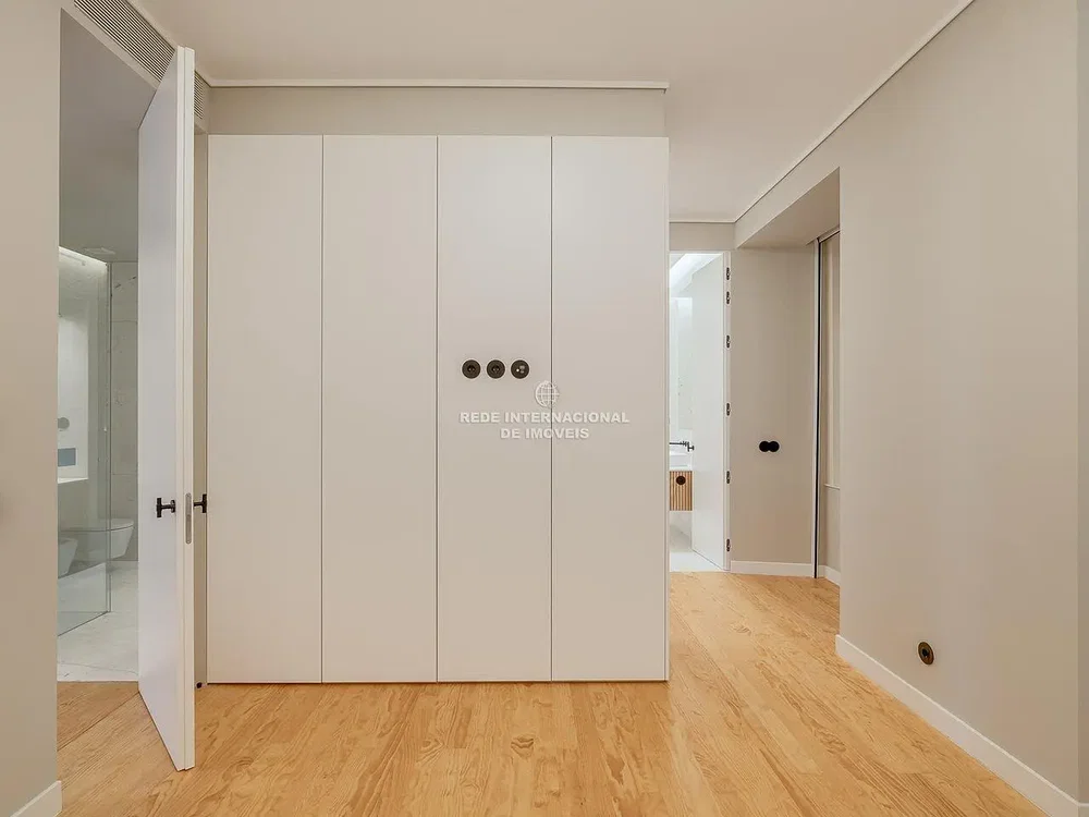Vestiaire; parquet, rénové, lumière naturelle