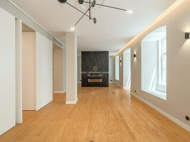 Salon; parquet, lumière naturelle, rénové