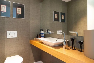 Toilettes; rénové, lumière naturelle
