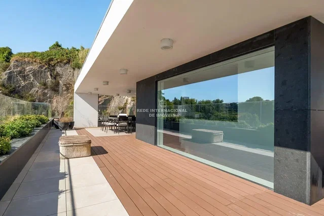 Terraço; vista, luz natural, chão de madeira