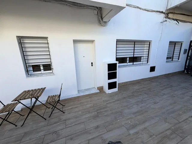 Terrasse; carrelage, lumière naturelle