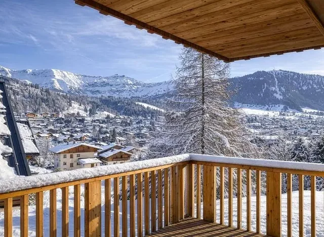 Balkon; výhled, přirozené světlo, dřevěné trámy