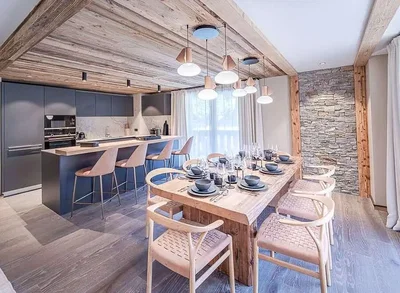 Cocina; electrodomésticos, vigas de madera, suelo de madera, estilo rústico, luz natural, renovado