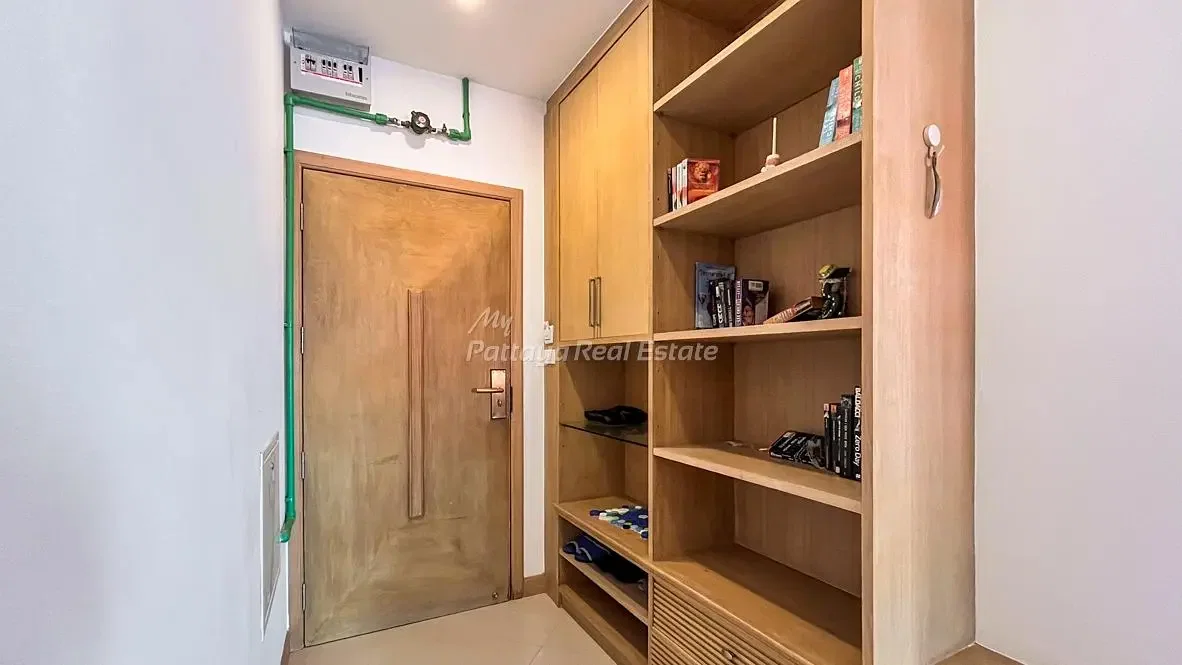 Garderobe; holzboden, renoviert, tageslicht