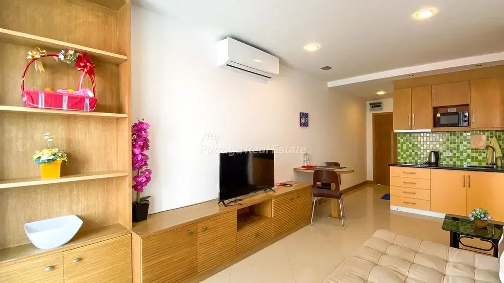 Wohnzimmer; küchengeräte, holzboden, tageslicht, moderner stil