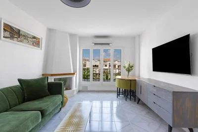 Sala de estar; vista, chão de azulejo, luz natural, estilo moderno