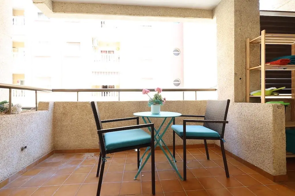 Balkon; fliesenboden, tageslicht, blick
