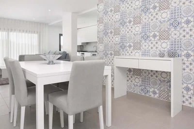 Ostale; pločice, prirodna svjetlost, moderan stil