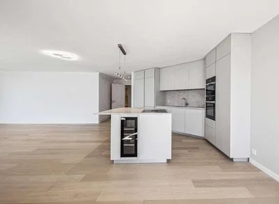 Küche; küchengeräte, holzboden, tageslicht