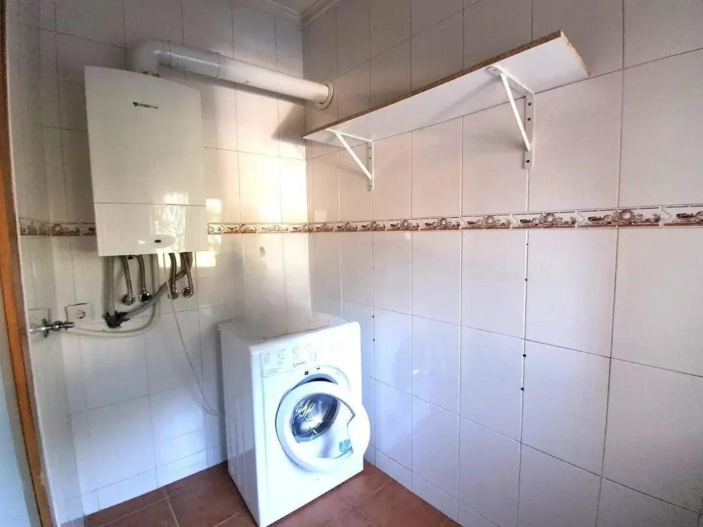 Sonstiges; fliesenboden, warmwasserbereiter