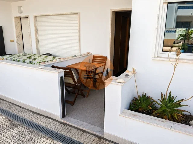 Balkon; światło dzienne, podłoga z płytek