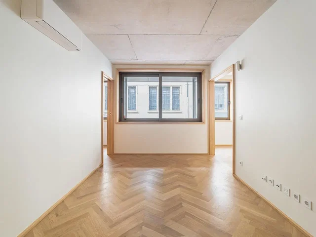 Inne; podłoga drewniana, światło dzienne