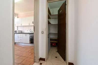Autre; carrelage, nécessite rénovation