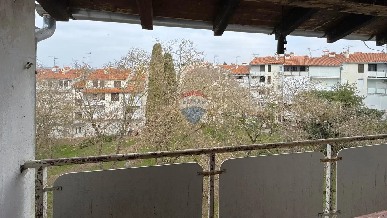 Balkon; razgled, naravna svetloba