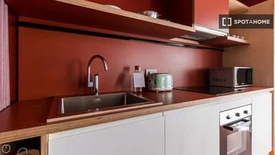 Cuisine; électroménager, lumière naturelle