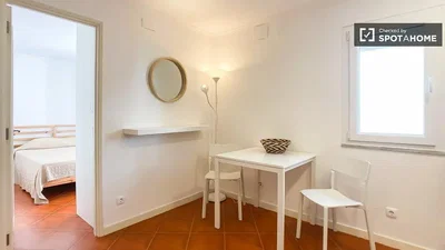 Chambre; lumière naturelle, carrelage