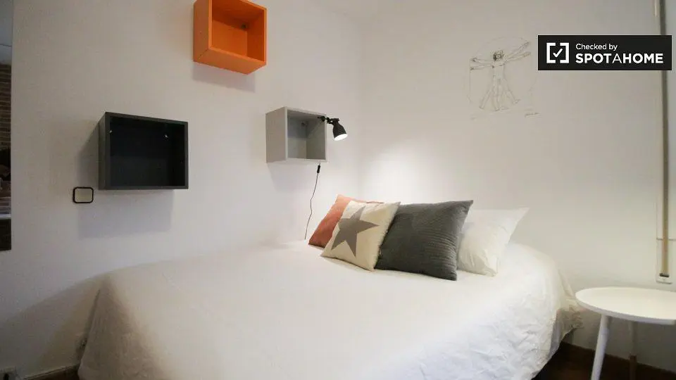 Bedroom; natural light, modern style