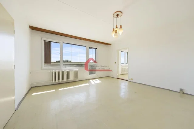 Living room; natural light, tile floor