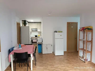 Jedilnica; talne ploščice, kuhinjski aparati, naravna svetloba