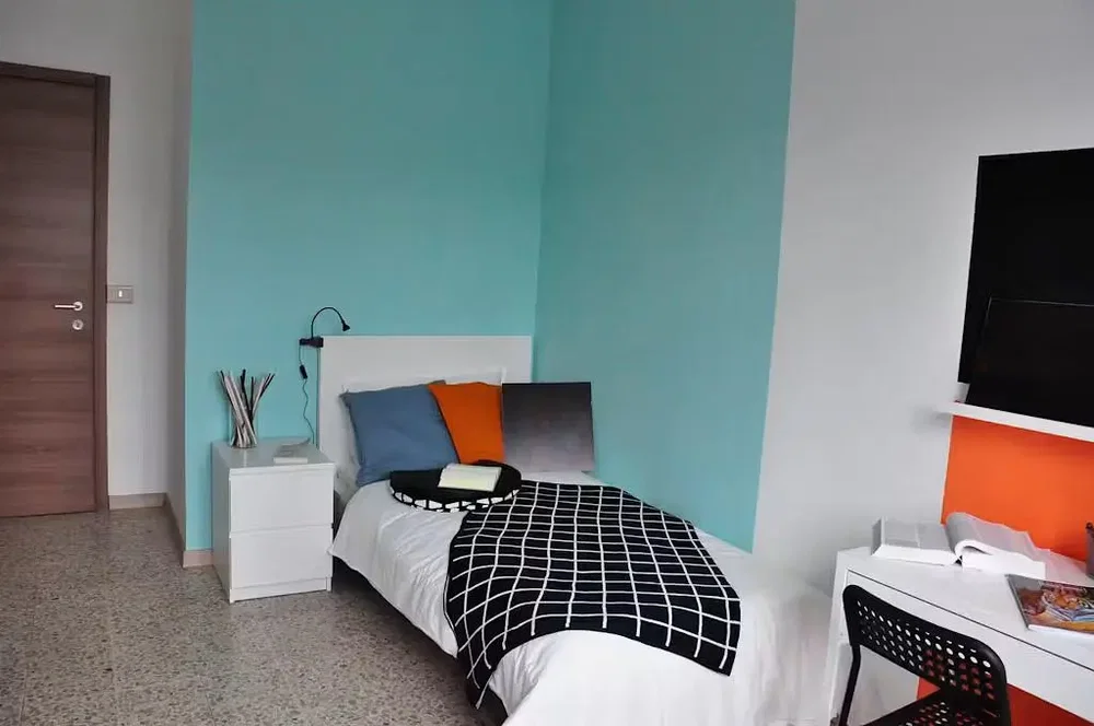Bedroom; natural light, modern style