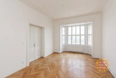 Ostatní; dřevěná podlaha, přirozené světlo