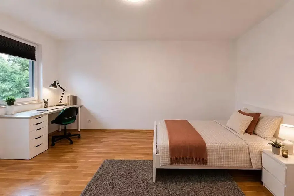 Slaapkamer; natuurlijk licht, houten vloer