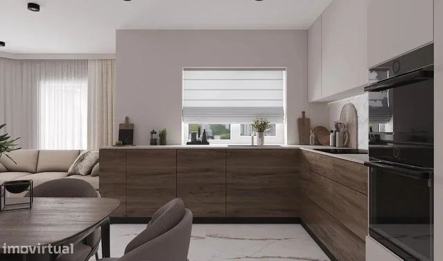 Kuchyňa; kuchynské spotrebiče, drevená podlaha, prirodzené svetlo, moderný štýl