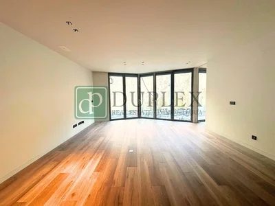 Soggiorno; pavimento in legno, luce naturale