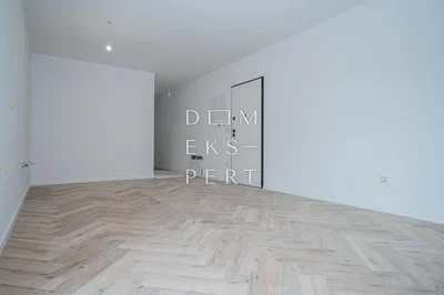 Altro; pavimento in legno, luce naturale, necessita ristrutturazione