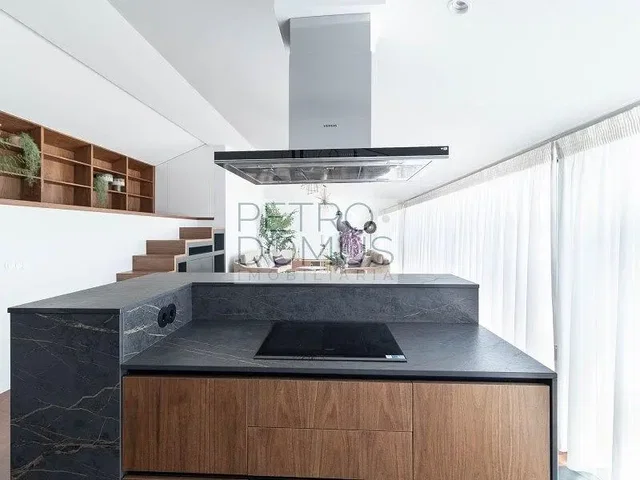 Kitchen; kitchen appliances, natural light, modern style