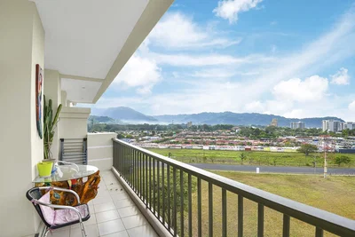 Balkon; razgled, naravna svetloba