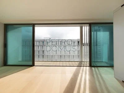 Balkon; blick, fliesenboden, tageslicht