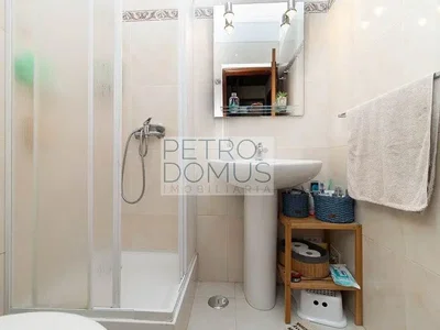 Kupaonica; pločice, potrebna renovacija