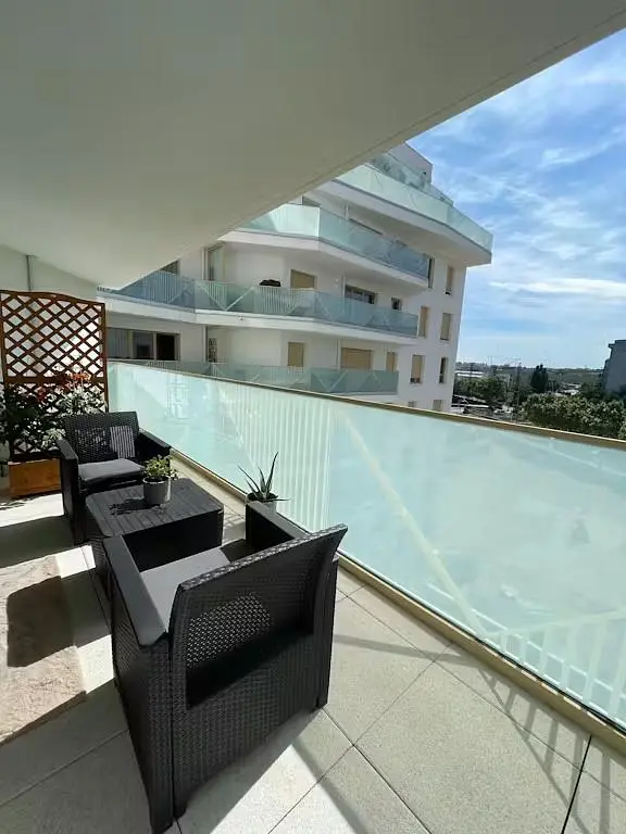 Balkon; pogled, prirodno svjetlo, pločice