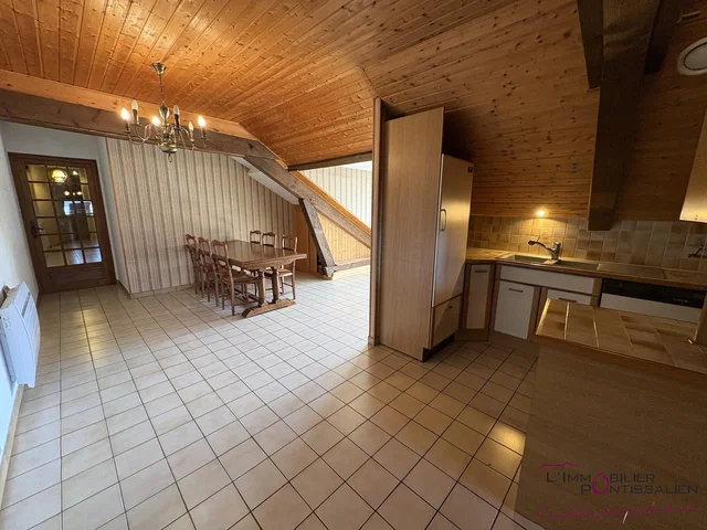 Kuchyně; dlažba, kuchyňské spotřebiče