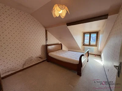 Schlafzimmer; tageslicht, holzbalken