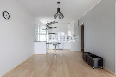 Wohnzimmer; holzboden, tageslicht, renoviert