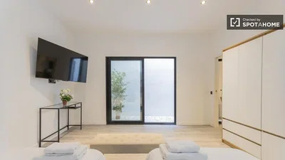 Slaapkamer; natuurlijk licht, houten vloer