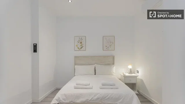 Dormitorio; luz natural, estilo moderno