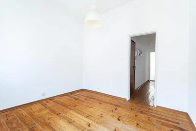Schlafzimmer; holzboden, tageslicht