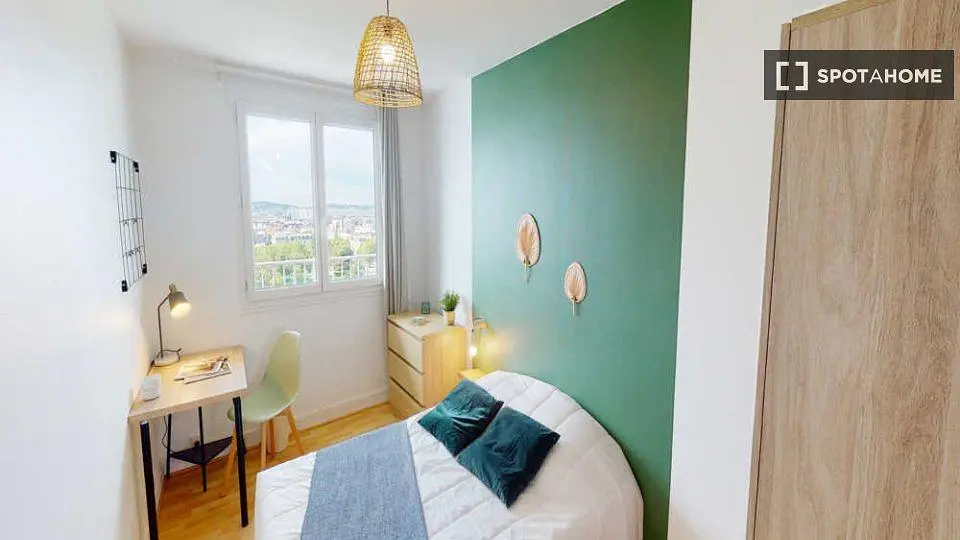 Chambre; lumière naturelle, vue