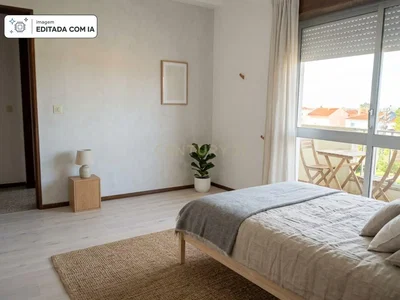 Chambre; lumière naturelle, parquet