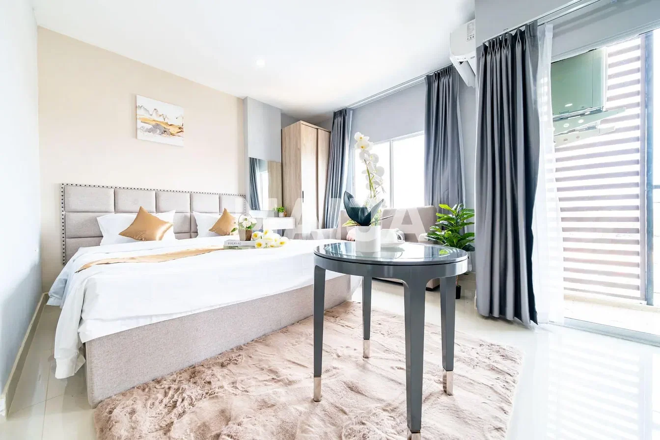 Bedroom; natural light, modern style