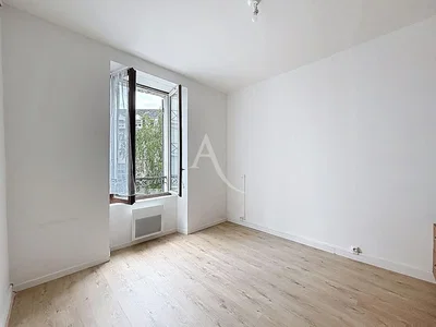 Altro; pavimento in legno, luce naturale