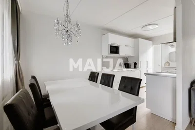 Sala da pranzo; elettrodomestici, luce naturale, stile moderno