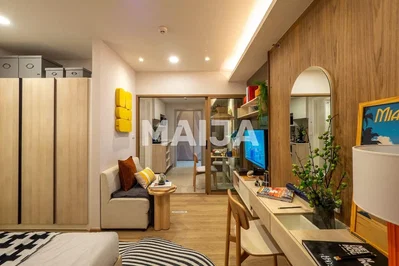 Dormitorio; luz natural, suelo de madera, estilo moderno