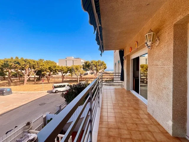 Balkon; dlažba, výhled, přirozené světlo
