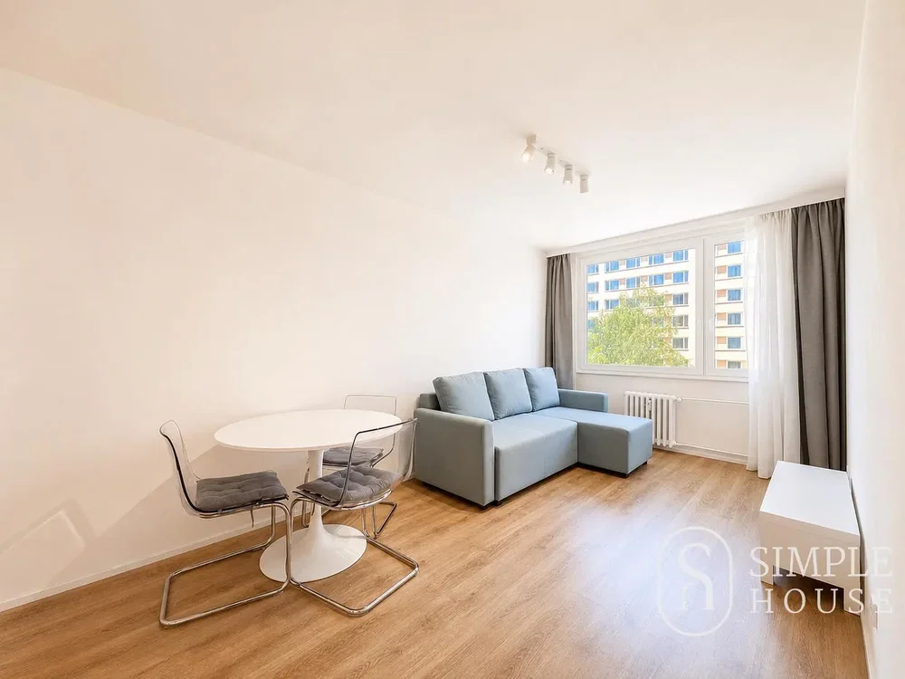 Living room; wood floor, natural light, modern style