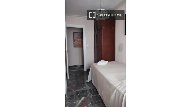Spavaća soba; pločice, prirodna svjetlost